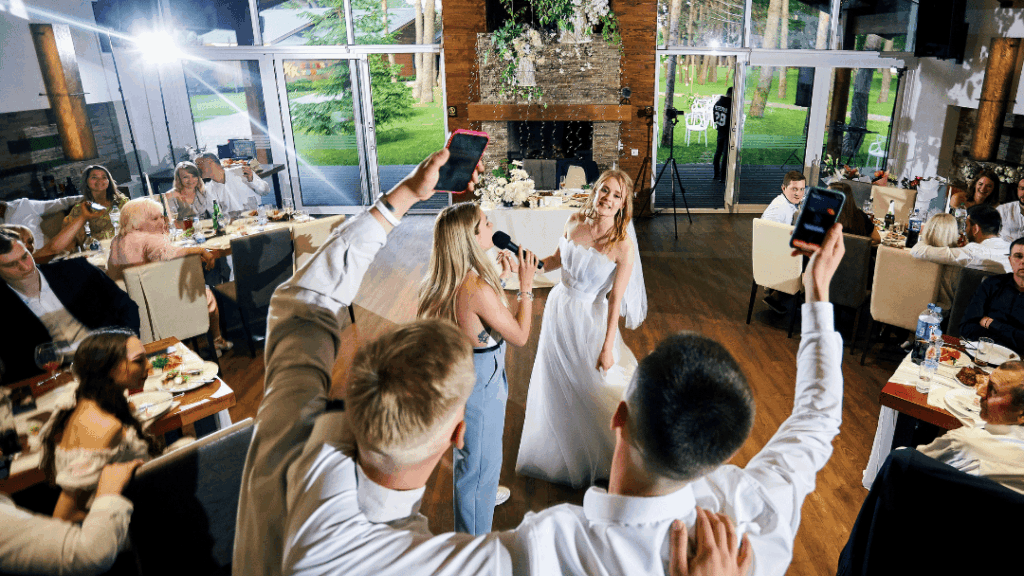 How to Keep Guests Cool and On-Time with a Summer Wedding Shuttle Service